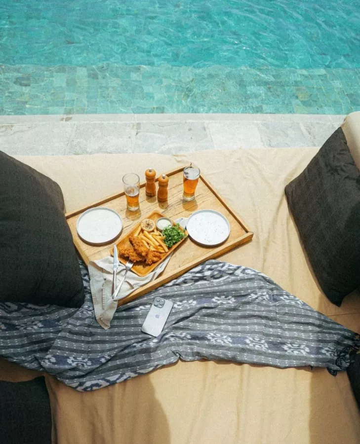 Пляжный Клуб The Lawn в Бали: Бассейн, Коктейли, Бар, Bar, Restaurant , Swimming pool , Cocktails , Ресторан,