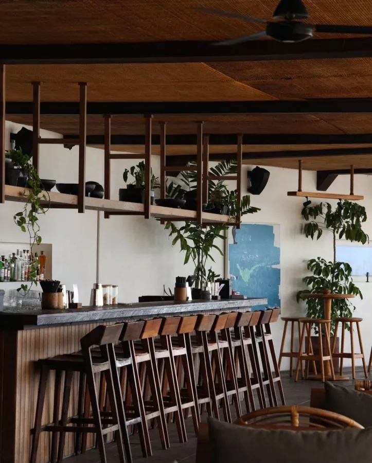 Пляжный Клуб The Lawn в Бали: Бассейн, Коктейли, Бар, Bar, Restaurant , Swimming pool , Cocktails , Ресторан,