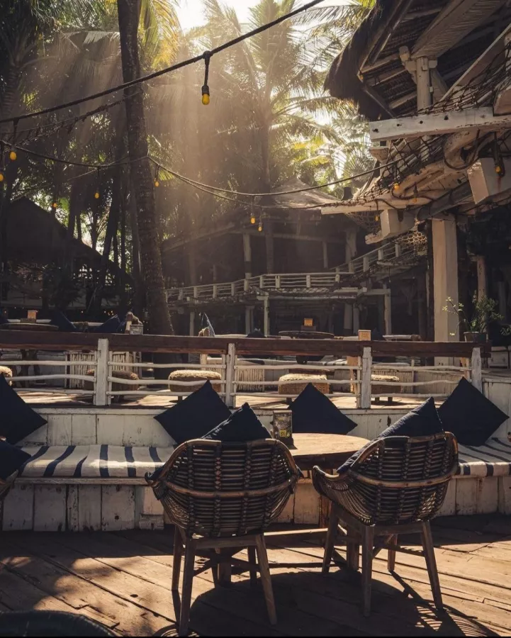 Пляжный Клуб La Brisa в Бали: Коктейли , Бар, Бассейн, Cocktails , Bar, Restaurant , Swimming pool , Ресторан,