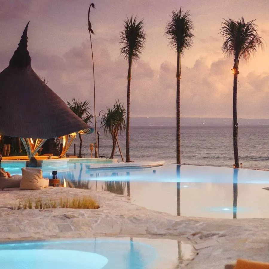 Пляжный Клуб Mari в Бали: Бар, Бассейн , Коктейли , Bar, Restaurant , Swimming pool , Cocktails , Ресторан,