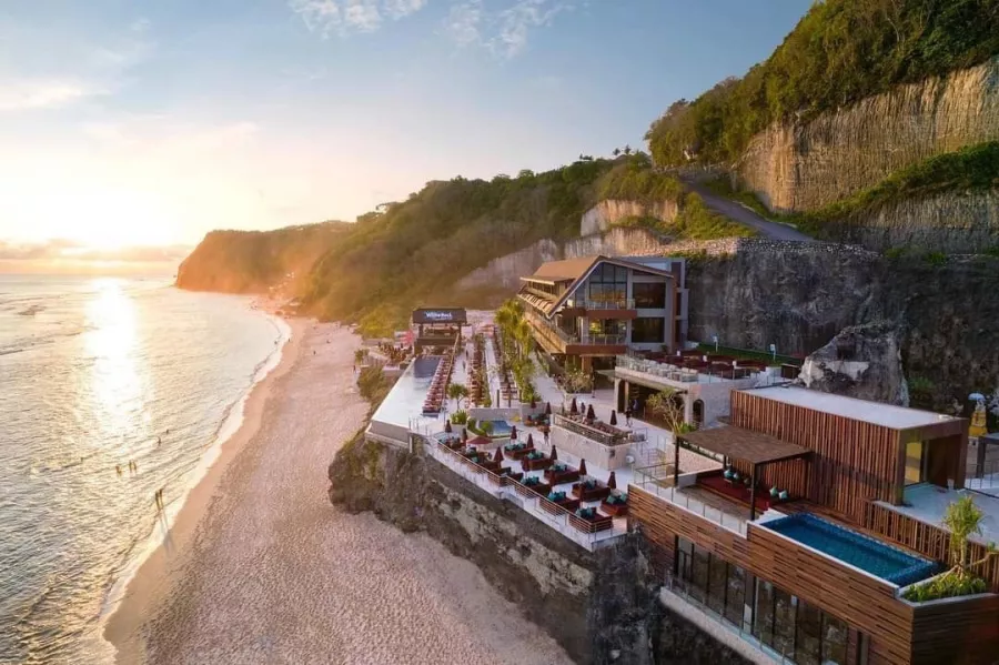 Пляжный Клуб White Rock в Бали: Бассейн , Бар, Коктейли , Swimming pool , Bar, Restaurant , Cocktails , Ресторан,