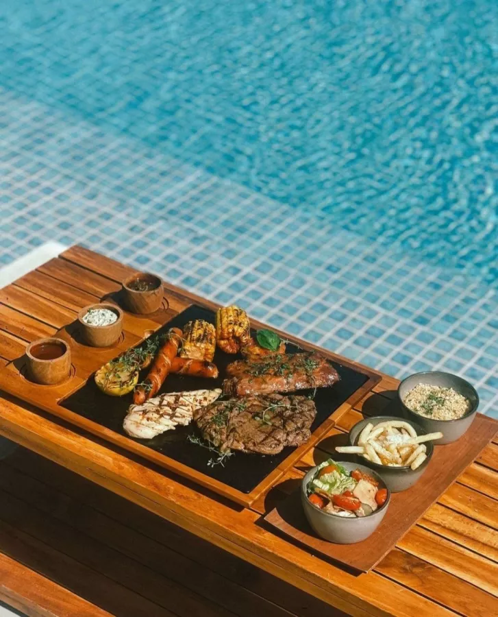 Пляжный Клуб White Rock в Бали: Бассейн , Бар, Коктейли , Swimming pool , Bar, Restaurant , Cocktails , Ресторан,