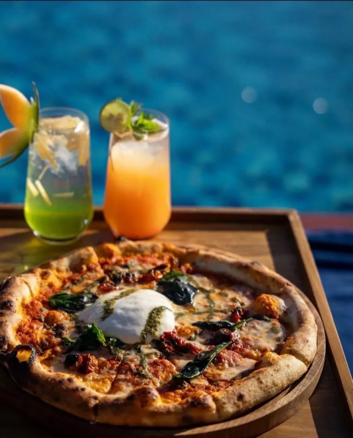 Пляжный Клуб White Rock в Бали: Бассейн , Бар, Коктейли , Swimming pool , Bar, Restaurant , Cocktails , Ресторан,