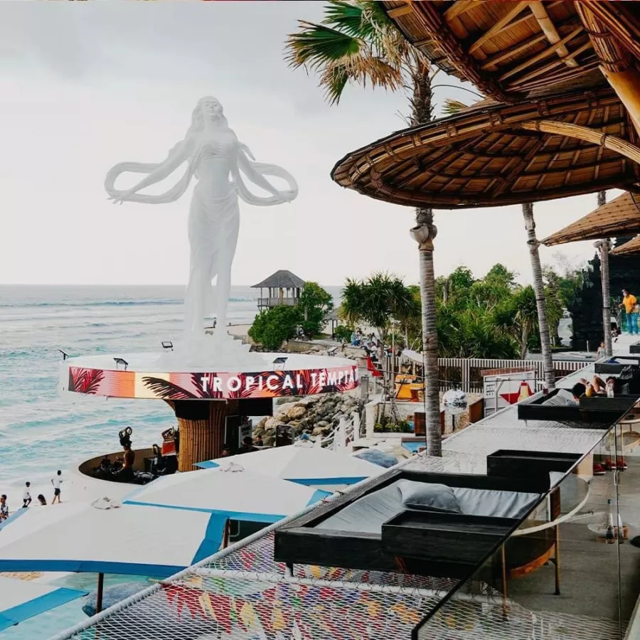 Пляжный Клуб Tropical Temptation в Бали: Бар, Бассейн, Коктейли , Bar, Restaurant , Cocktails , Swimming pool , Ресторан,