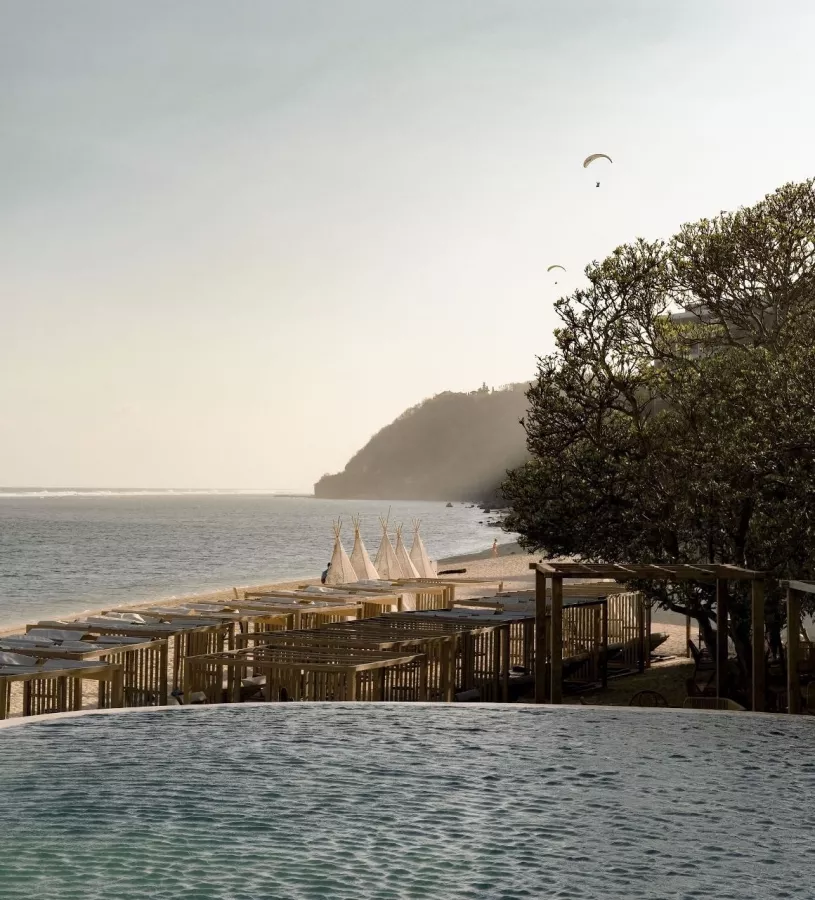 Пляжный Клуб Canna в Бали: Бассейн, Ресторан, Йога, Бар, Swimming pool , Restaurant , Bar, Yoga,