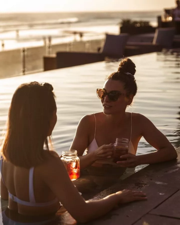 Пляжный Клуб KU DE TA в Бали: Бар, Бассейн, Ресторан, Коктейли, Cocktails , Swimming pool , Restaurant , Bar,