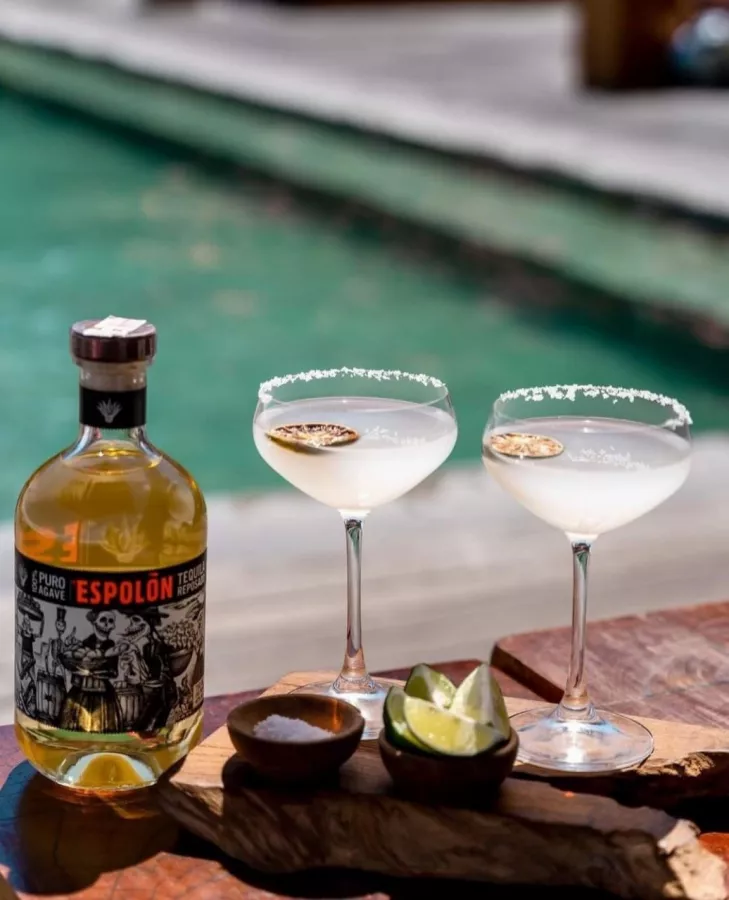 Пляжный Клуб KU DE TA в Бали: Бар, Бассейн, Ресторан, Коктейли, Cocktails , Swimming pool , Restaurant , Bar,