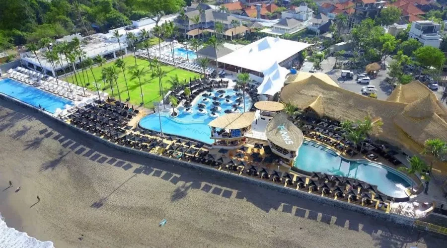 Пляжный Клуб Finns в Бали: Бар, Бассейн, Коктейли, Bar, Restaurant , Swimming pool , Cocktails , Ресторан,