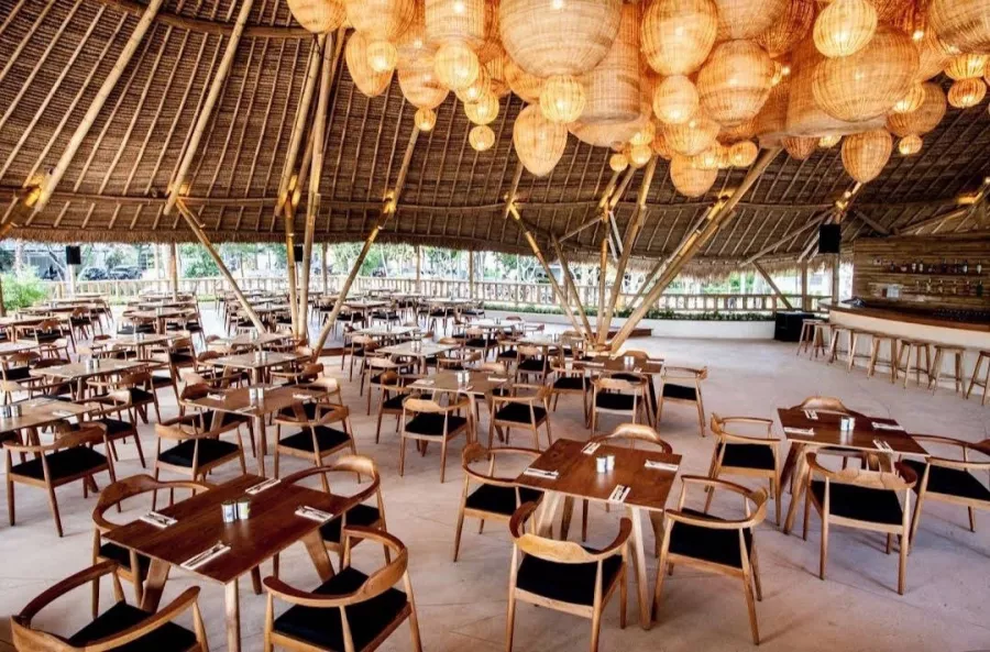 Пляжный Клуб Finns в Бали: Бар, Бассейн, Коктейли, Bar, Restaurant , Swimming pool , Cocktails , Ресторан,