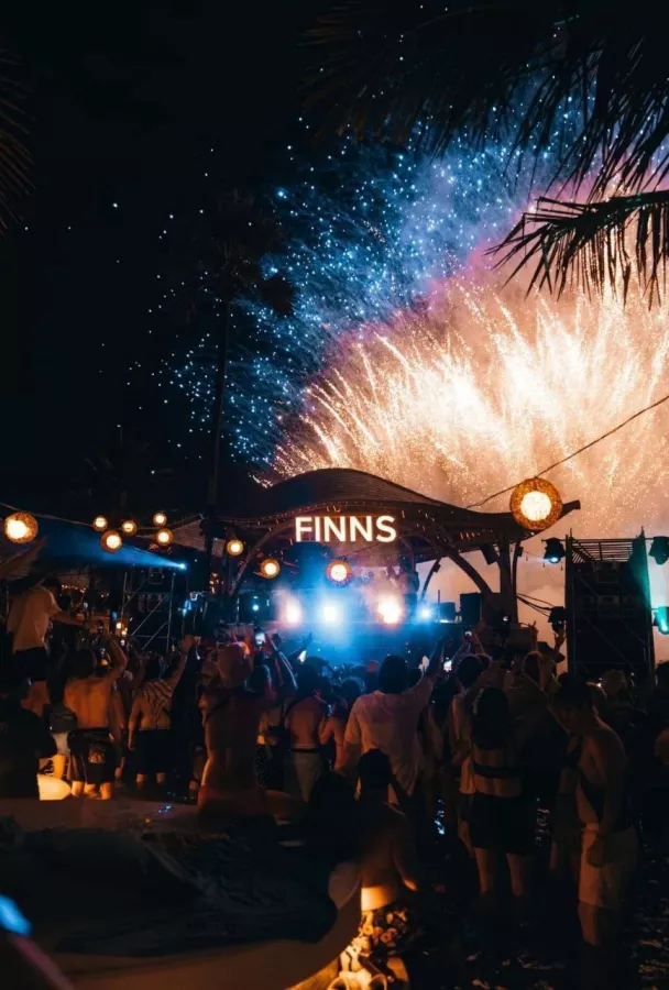 Пляжный Клуб Finns в Бали: Бар, Бассейн, Коктейли, Bar, Restaurant , Swimming pool , Cocktails , Ресторан,