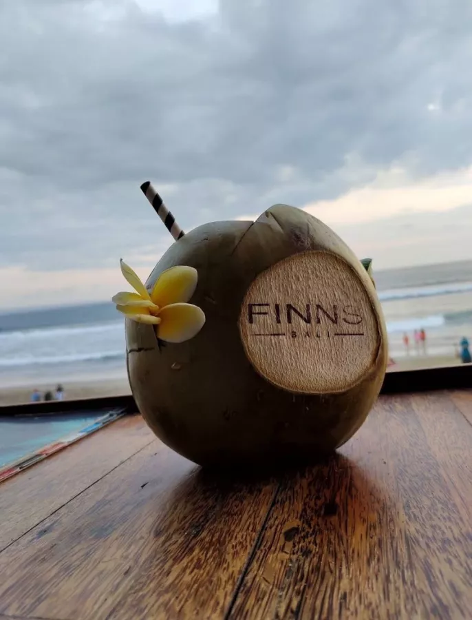 Пляжный Клуб Finns в Бали: Бар, Бассейн, Коктейли, Bar, Restaurant , Swimming pool , Cocktails , Ресторан,