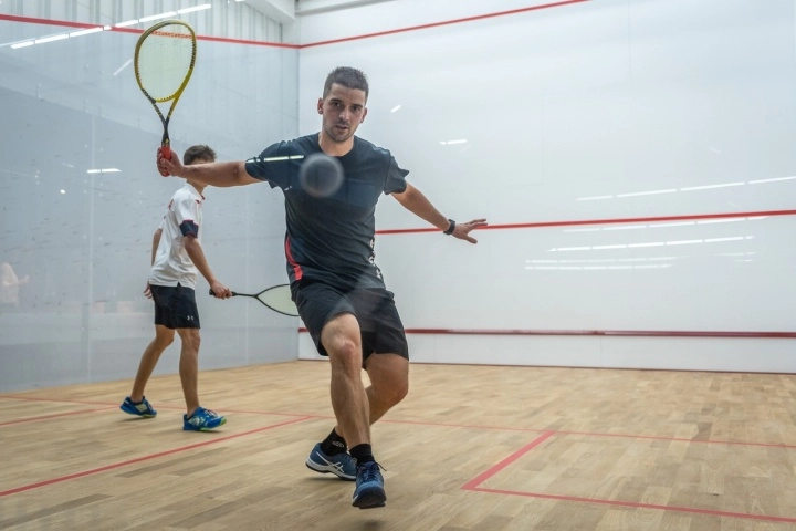 Сквош-клуб Squash One Club в Санкт-Петербурге: Физическое Развитие , Обучение Сквошу, Развитие Координации, Коллективная Игра, Тренировки , Кардиотреннинг,