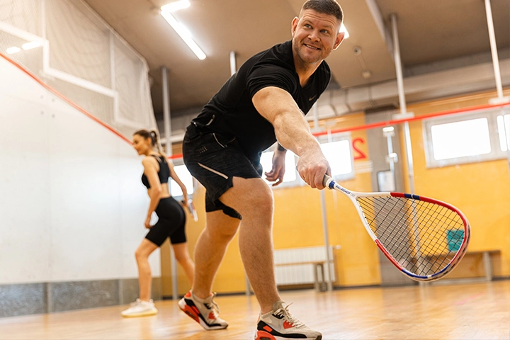 Сквош-клуб Squash One Club в Санкт-Петербурге: Физическое Развитие , Обучение Сквошу, Развитие Координации, Коллективная Игра, Тренировки , Кардиотреннинг,