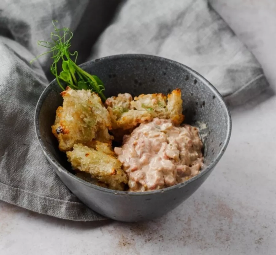 Ресторан Ти-Бон в Ставрополе: Авторская кухня , Европейская кухня , Летняя терраса , Салаты, Стейк, Десерты , Банкетный зал , Ресторан,