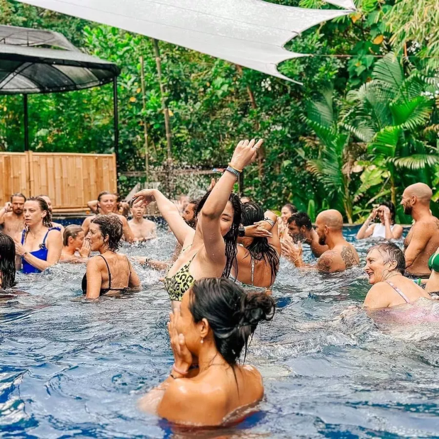 Студия Йоги The Yoga Barn в Бали: Йога, Бар, Бассейн, Медитация, Yoga, Bar, Swimming pool, Meditation ,