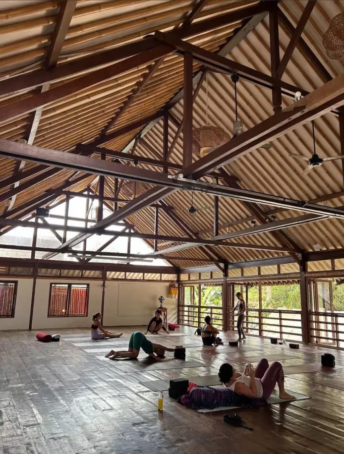 Студия Йоги Radiantly Alive в Бали: Йога, Yoga, Кафе, Cafe, Растяжка, Медитация , Stretching , Meditation ,