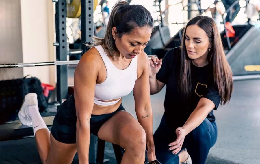 Тренажерный зал Warehouse Gym в Дубаи: Тренировки , Тренажёрный зал , Фитнес , Развиваться, Тренажёрный комплекс , Беговая дорожка , Следить за здоровьем,