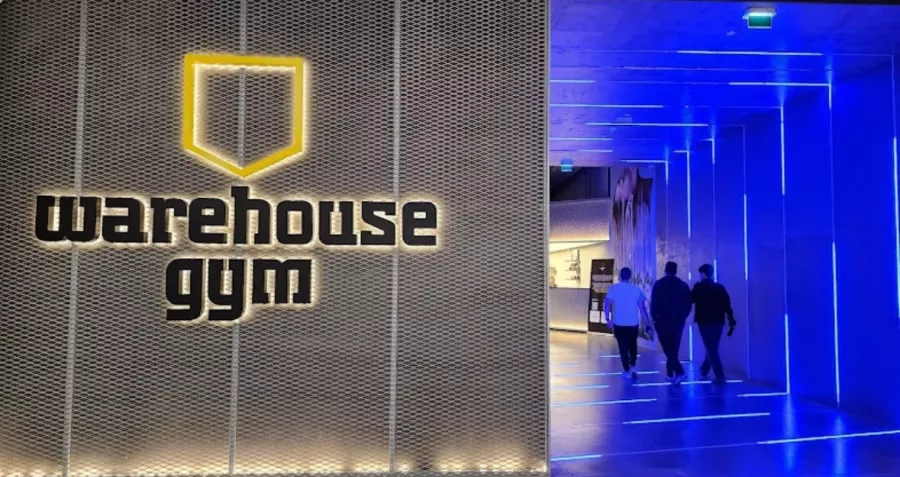 Тренажерный зал Warehouse Gym в Дубаи: Тренировки , Тренажёрный зал , Фитнес , Развиваться, Тренажёрный комплекс , Беговая дорожка , Следить за здоровьем,