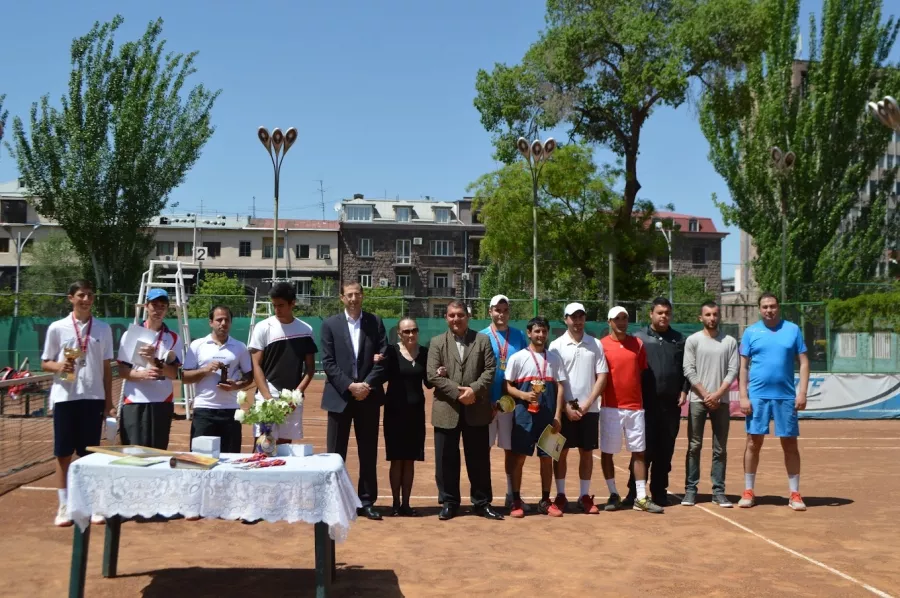 Теннисный корт Ararat Tennis Club в Ереване: Физическое Развитие , Спортивная Секция, Тренировки, Консультация Тренера, Коллективная Игра, Теннисный корт,