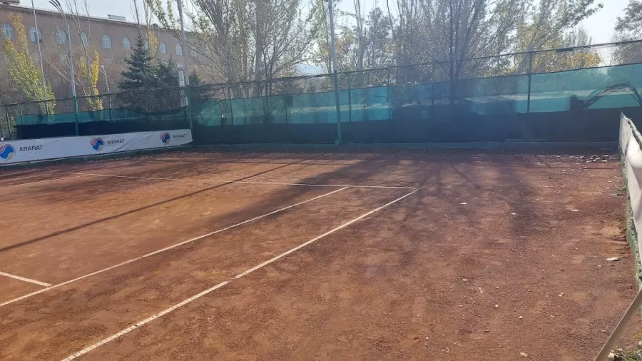 Теннисный корт Ararat Tennis Club в Ереване: Физическое Развитие , Спортивная Секция, Тренировки, Консультация Тренера, Коллективная Игра, Теннисный корт,