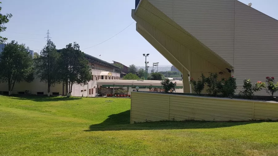 Теннисный Клуб Incourt Tennis Club в Ереване: Коллективные Игры, Консультация Тренера, Физическое Развитие, Теннисные Корты, Тренировки, Спортивная Секция,