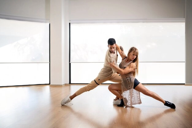 Танцевальная студия Dubai’s Best Dance Studio в Дубаи: Танцы, Танцевальная школа, Школа Танцев, Сальса, Бачата, Чачача, Потанцевать, Бальные танцы , Растяжка ,