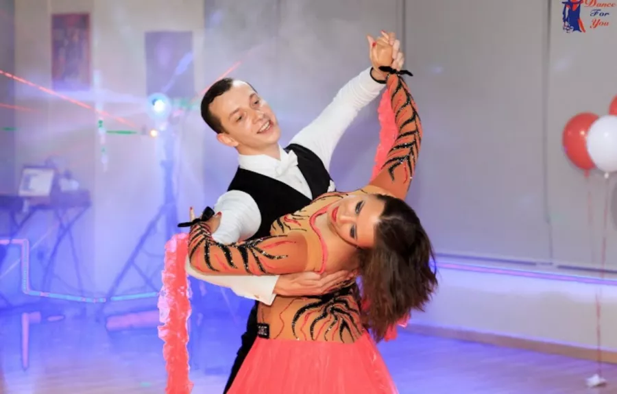 Танцевальная студия Dance For You в Дубаи: Развиваться, Танцы , Вальс, Бальные танцы, Танго, Чачача, Бачата,