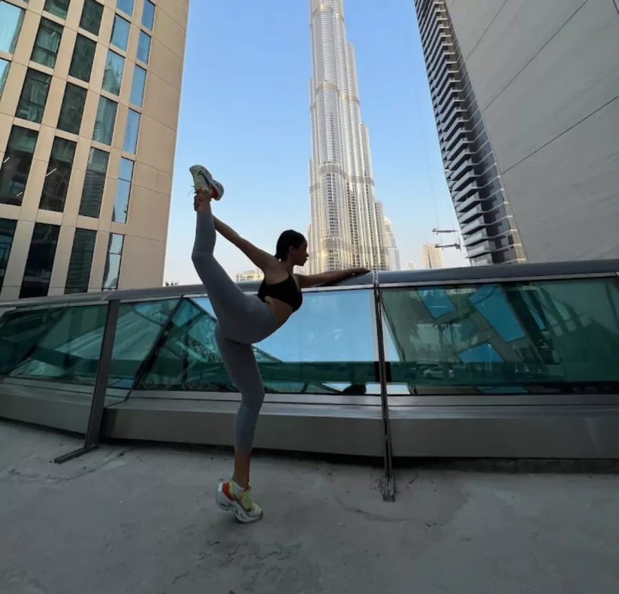 Акробатика TOPSTRETCHING Downtown в Дубаи: Растяжка , Воздушные полотна , Шпагат, Гибкость , Женственность, ОАЭ 🇦🇪 , Фитнес, Тренировки , Тренажёрный зал ,