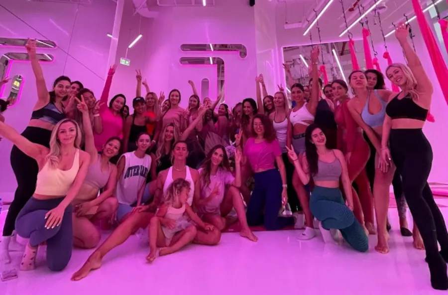 Акробатика TOPSTRETCHING Downtown в Дубаи: Растяжка , Воздушные полотна , Шпагат, Гибкость , Женственность, ОАЭ 🇦🇪 , Фитнес, Тренировки , Тренажёрный зал ,