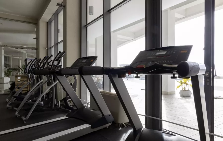 Фитнес-клуб Gym ideal в Сочи: Танцевальные программы, Фитнес-бар, TRX тренировки, Солярий, Развиваться, Бодибилдинг, Персональный тренер, Йога,