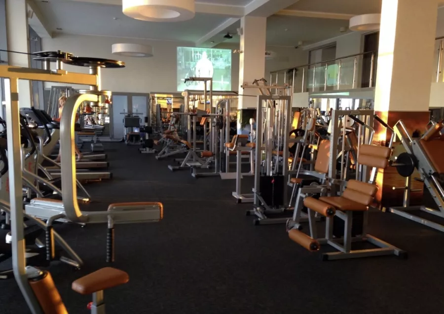 Фитнес-клуб Gym ideal в Сочи: Танцевальные программы, Фитнес-бар, TRX тренировки, Солярий, Развиваться, Бодибилдинг, Персональный тренер, Йога,