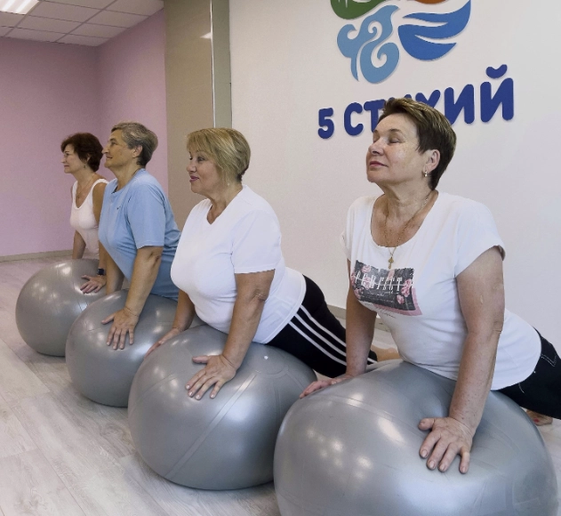 Фитнес-центр 5 стихий в Сочи: Аэробика, Отдельный женский зал, Пилатес, Развиваться, Фитнес, Йога, Фитнес для детей, Персональный тренер, Стретчинг,