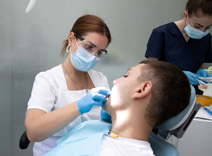 Стоматологическая клиника Yerevan Dental Clinic в Ереване: Стоматологическая Диагностика, Пародонтология, Эстетика, Отбеливание Зубов, Имплантация, Терапия,