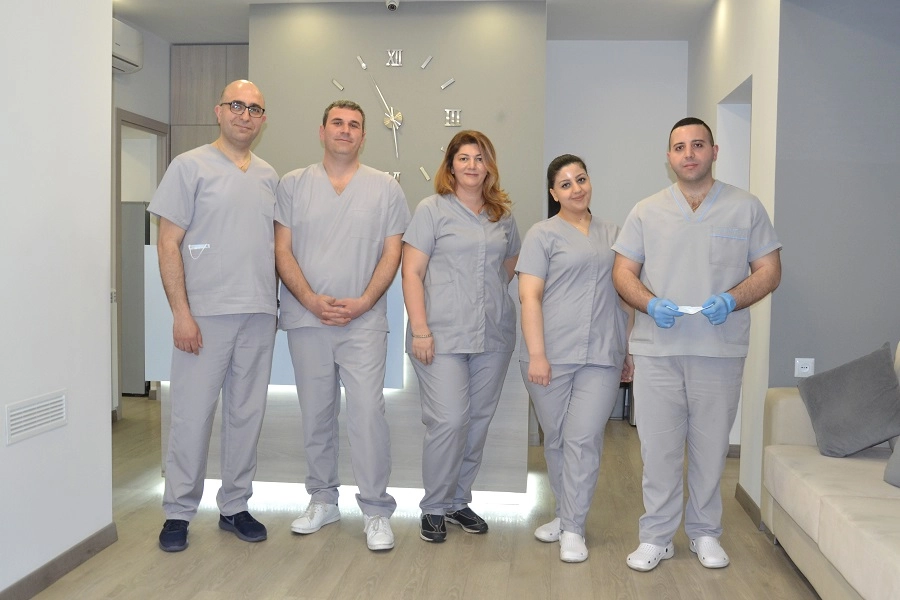 Стоматологическая клиника Yerevan Dental Clinic в Ереване: Стоматологическая Диагностика, Пародонтология, Эстетика, Отбеливание Зубов, Имплантация, Терапия,