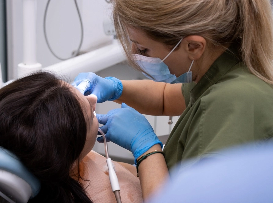 Стоматологическая клиника Yerevan Dental Clinic в Ереване: Стоматологическая Диагностика, Пародонтология, Эстетика, Отбеливание Зубов, Имплантация, Терапия,