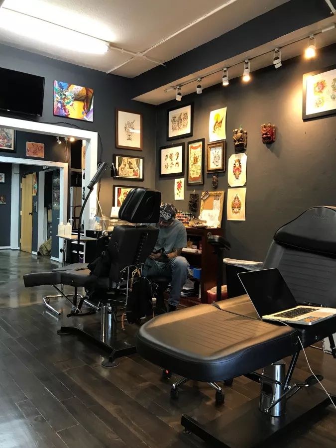 Тату салон Henna by Saman в Дубаи: Красота, Тату, Пирсинг,