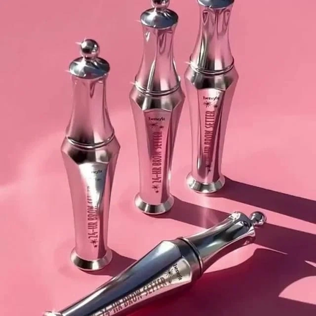 Салон красоты Benefit Cosmetics Brow Bar Lounge в Дубаи: Волосы, Я красивая, Hair, Брови, Eyebrows, Уход,