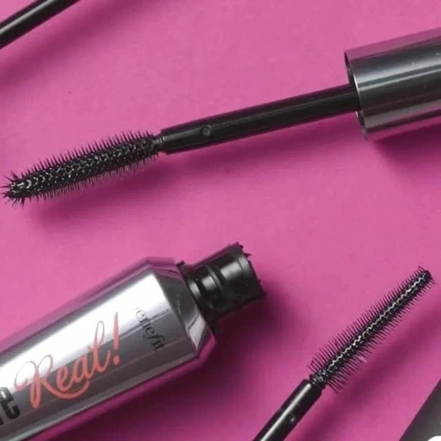 Салон красоты Benefit Cosmetics Brow Bar Lounge в Дубаи: Волосы, Я красивая, Hair, Брови, Eyebrows, Уход,