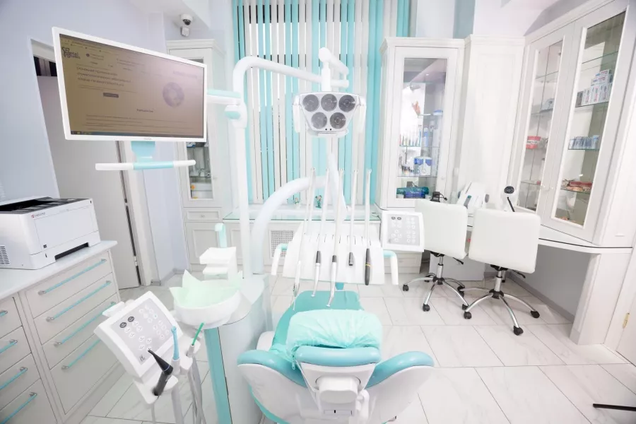 Стоматологическая клиника Dental Studio в Адлере: Имплантация, Лечение Зуба, Удаление Зуба, Детский Стоматолог, Стоматология, Лечение Десен, Лечение Кариеса, Бесплатная Консультация, Диагностика,