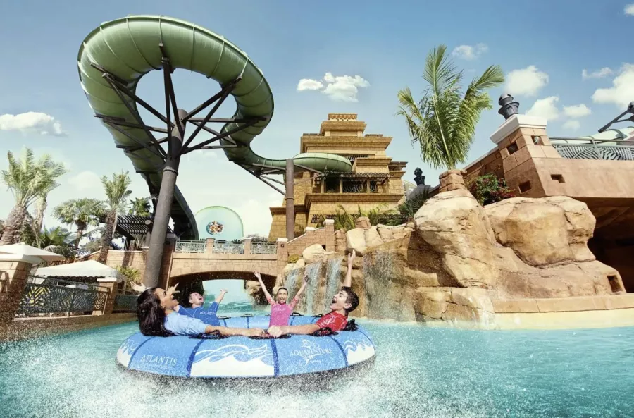 Аквапарк Aquaventure Waterpark в Дубаи: Аквапарк , Водные горки, Бассейн, Для детей, Возле воды, Развлечения ,