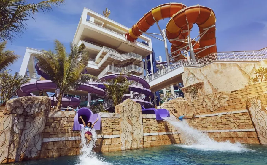 Аквапарк Aquaventure Waterpark в Дубаи: Аквапарк , Водные горки, Бассейн, Для детей, Возле воды, Развлечения ,