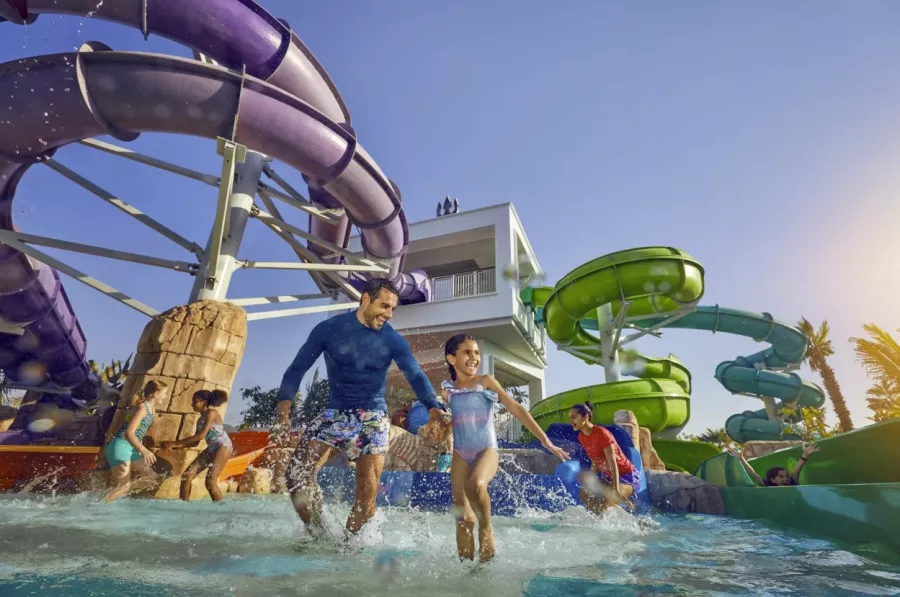 Аквапарк Aquaventure Waterpark в Дубаи: Аквапарк , Водные горки, Бассейн, Для детей, Возле воды, Развлечения ,