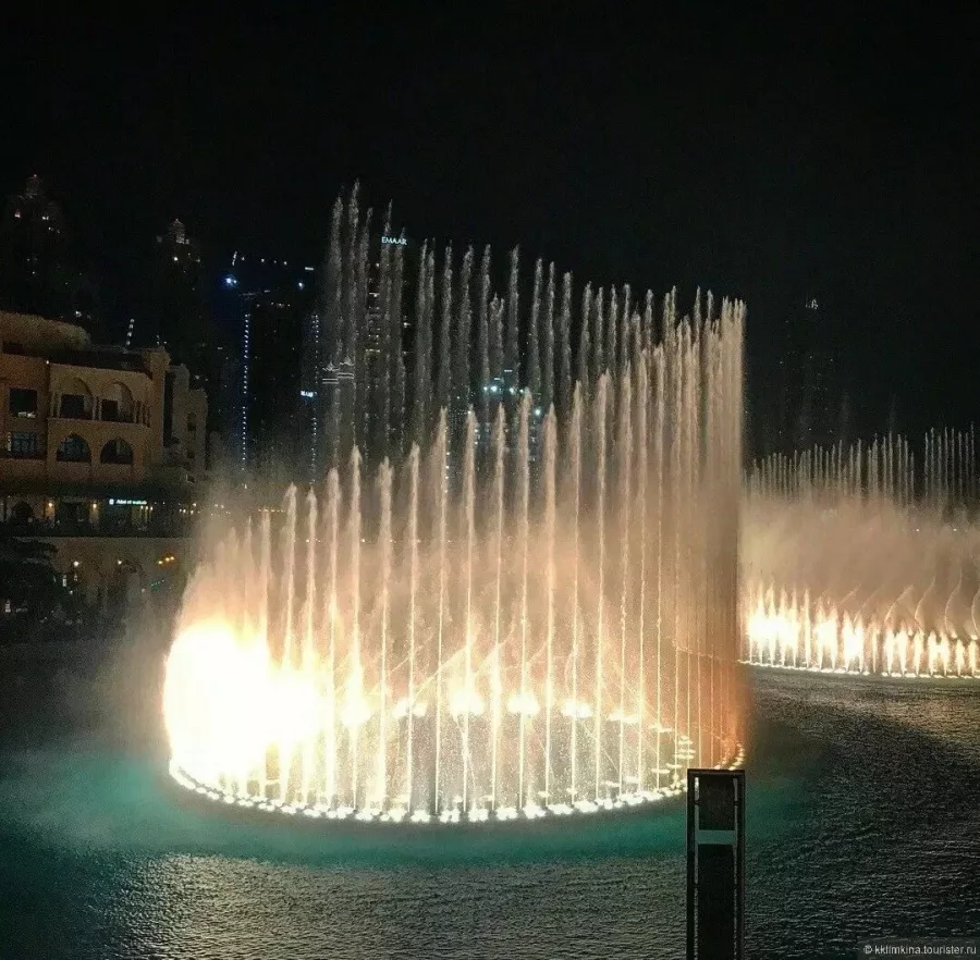 Дубайский фонтан в Дубаи: Water, Fountain, Зрелища, Фонтан, Возле воды, Show,