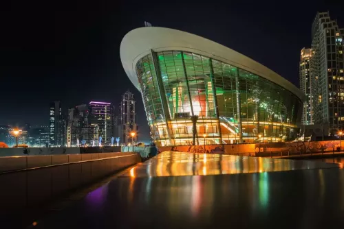 Дубайская опера  в  Дубаи