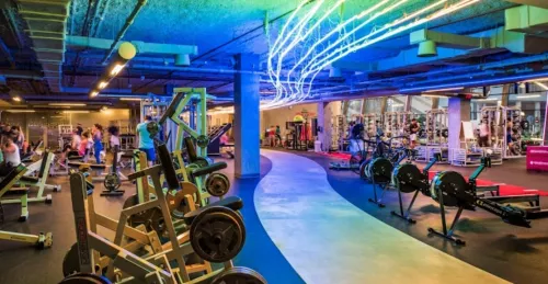 Спортивный зал FitRepublik Fitness Center в Дубаи