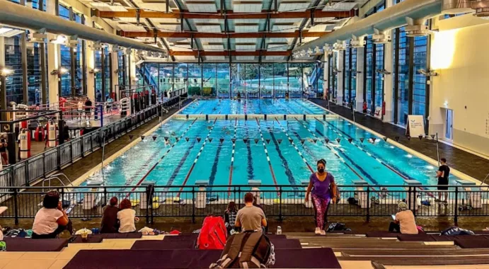 Спортивный зал "FitRepublik Fitness Center"