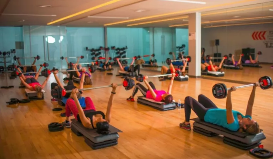 Спортивный зал FitRepublik Fitness Center в Дубаи: Здоровье, Бассейн, Развитие,