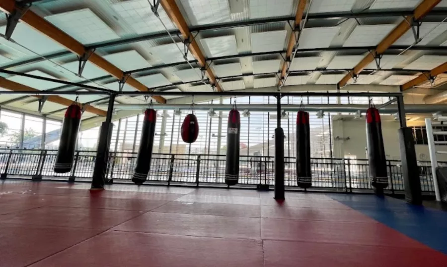 Спортивный зал FitRepublik Fitness Center в Дубаи: Здоровье, Бассейн, Развитие,