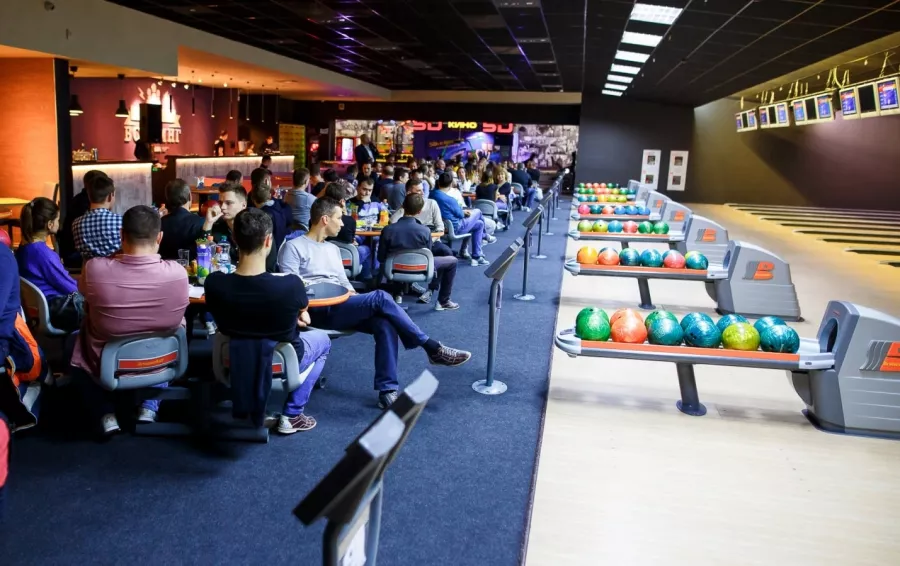 Боулинг-клуб Yalla Bowling на Sheikh Mohammad Bin Zayed Road в Дубаи: Боулинг, Игра, Game, Веселье, Funny, Bowling,