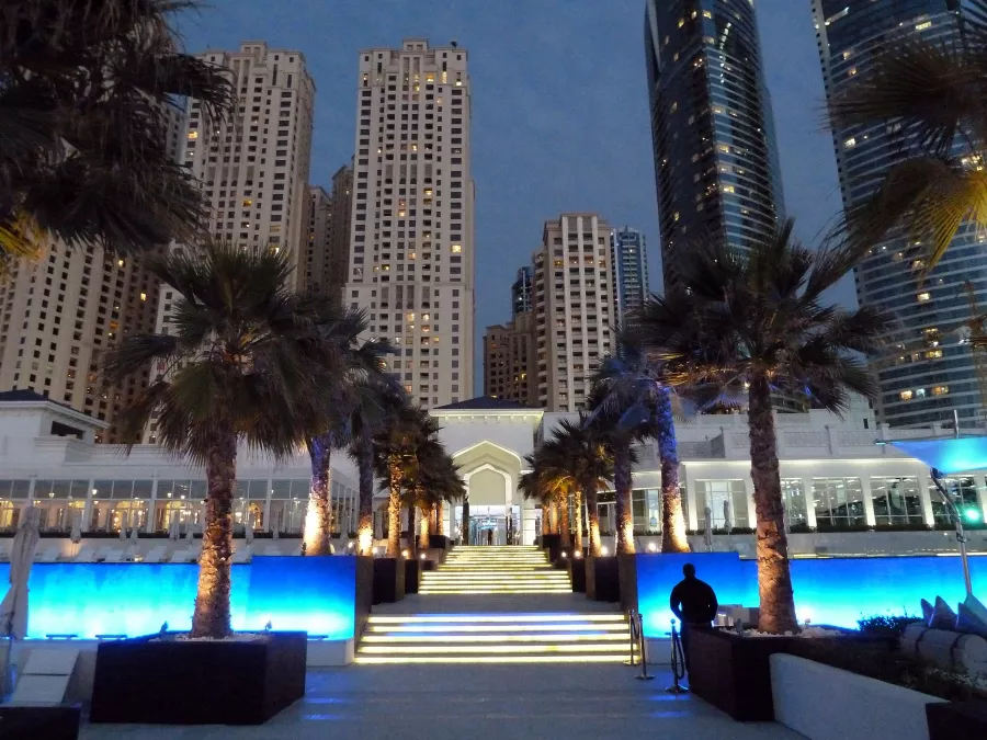 Городской пляж Dubai Marina beach в Дубаи: Пляж, Бесплатный Пляж, Пляжный Спорт, Пляжные Кафе, Пляж для Семьи, Пляжный Ресторан, Песчаный Пляж, Пляжные Развлечения, Пляжный Отдых,